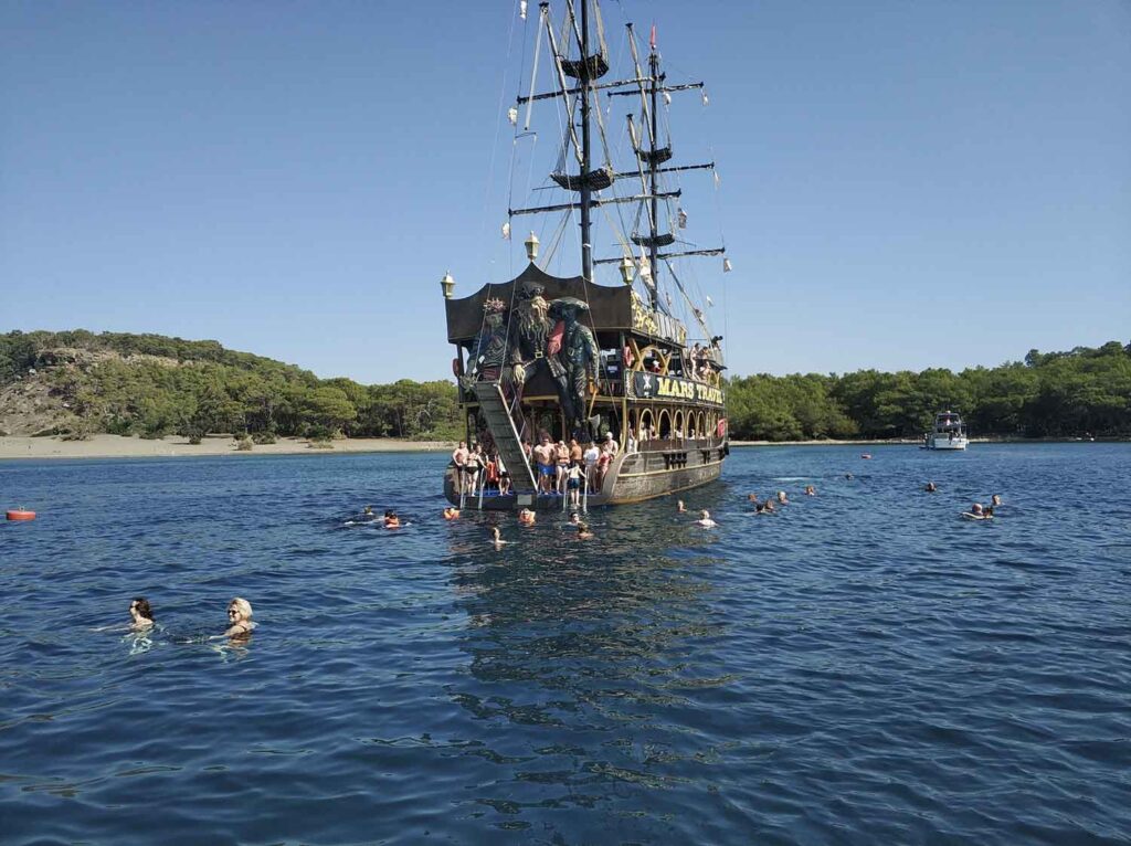 antalya-pirate-boat-tour